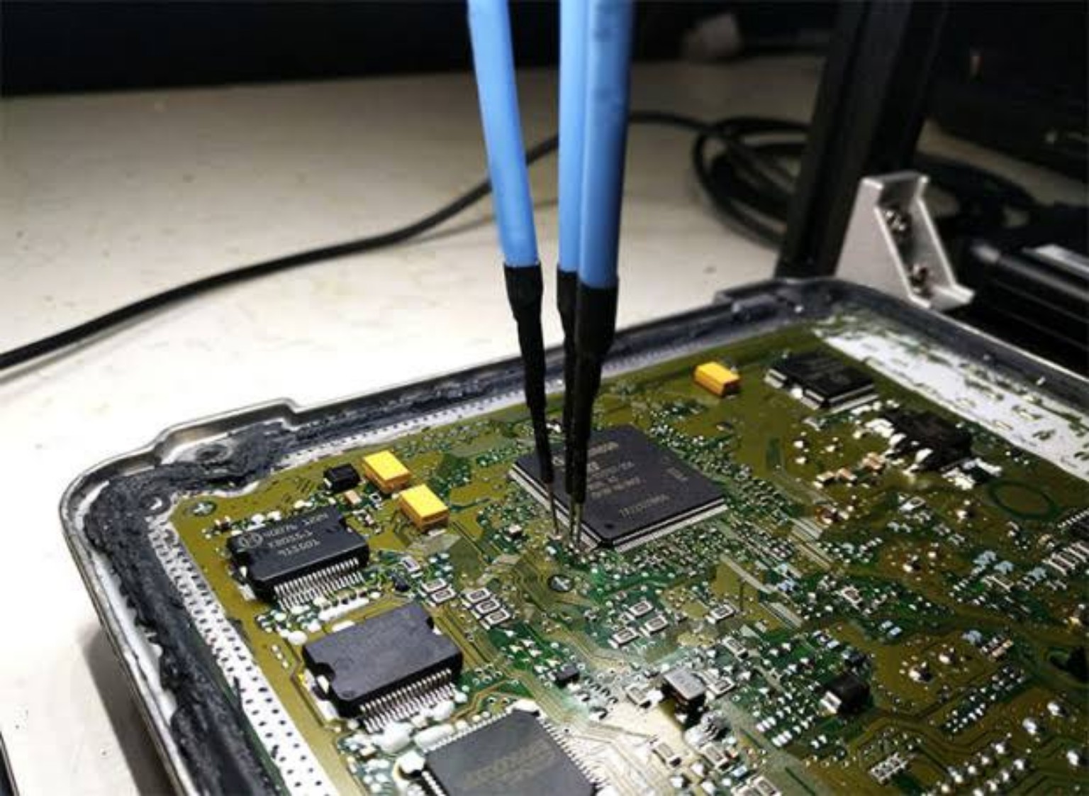 ECU probing and programming